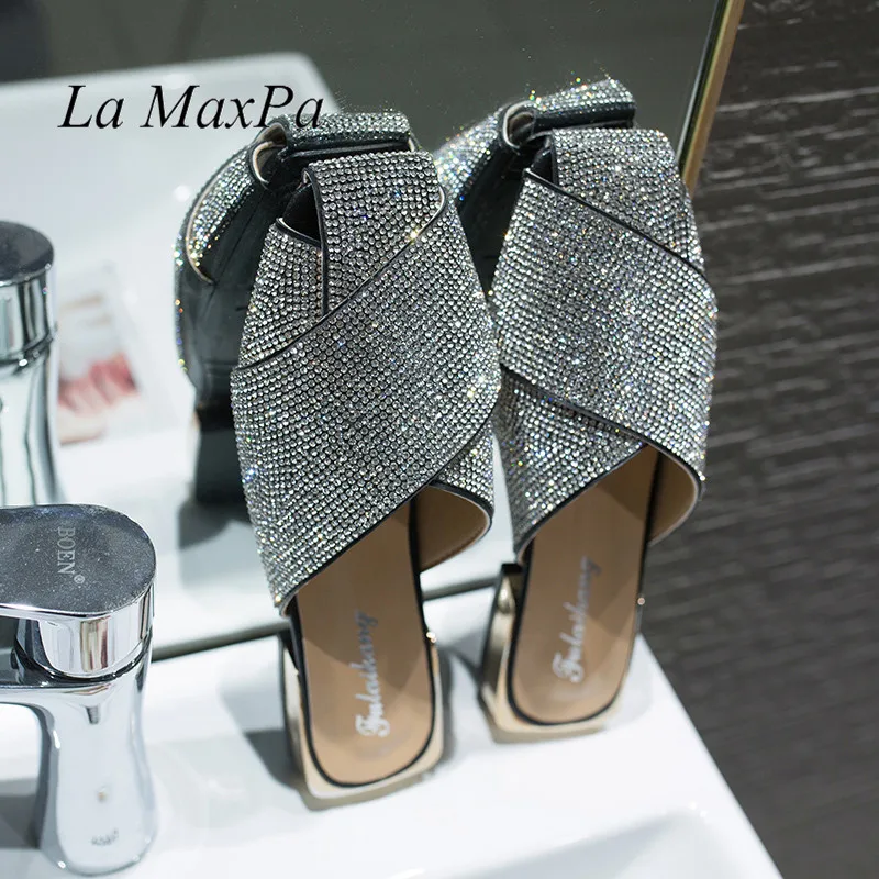 Women Slipper Square Toe Crystal Bling 2019 Spring Female Luxury Half Slippers Lady Outside Wear Slides Woman Ladies Slippers
Women Slipper Square Toe Crystal Bling 2019 Spring Female Luxury Half Slippers Lady Outside Wear Slides Woman Ladies Slippers