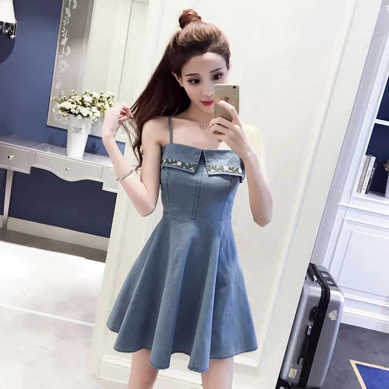 Summer women's clothing Korean vintage embroidered high waist denim harness dress with halter ruffles casual jean mini dresses
Summer women's clothing Korean vintage embroidered high waist denim harness dress with halter ruffles casual jean mini dresses