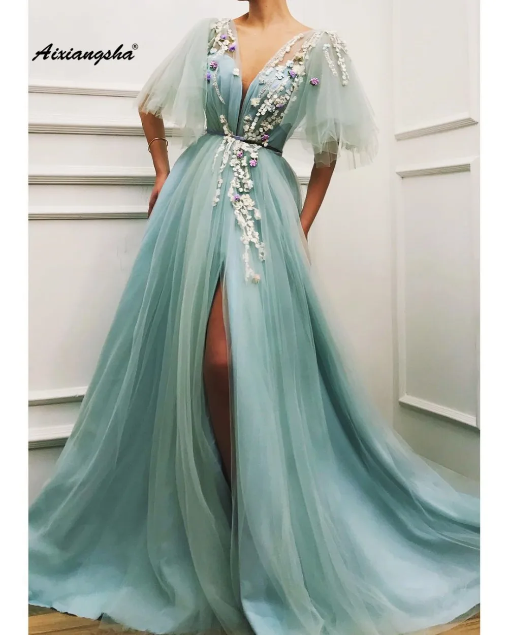 2019 New Mint Green Evening Dress V-Neck Half Sleeve Lace Appliques Split Charming Long Evening Dresses Special Occasion Dress
2019 New Mint Green Evening Dress V-Neck Half Sleeve Lace Appliques Split Charming Long Evening Dresses Special Occasion Dress