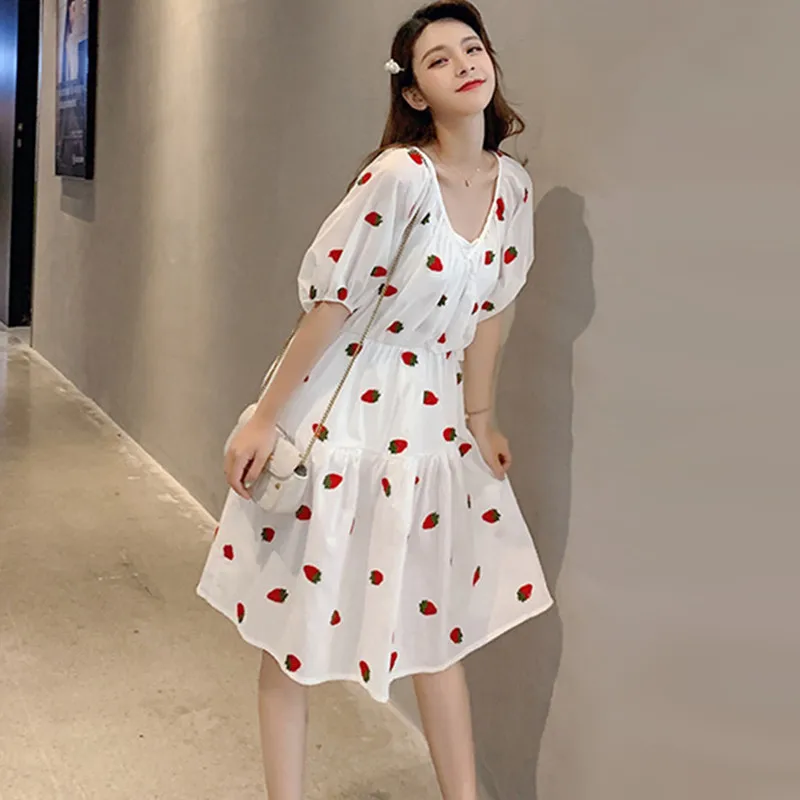 Kawaii Strawberry Embroidery Dress Women Summer Vintage Puff Sleeve V-Neck Waist Lace-up White Dress Plus Size vestidos
Kawaii Strawberry Embroidery Dress Women Summer Vintage Puff Sleeve V-Neck Waist Lace-up White Dress Plus Size vestidos