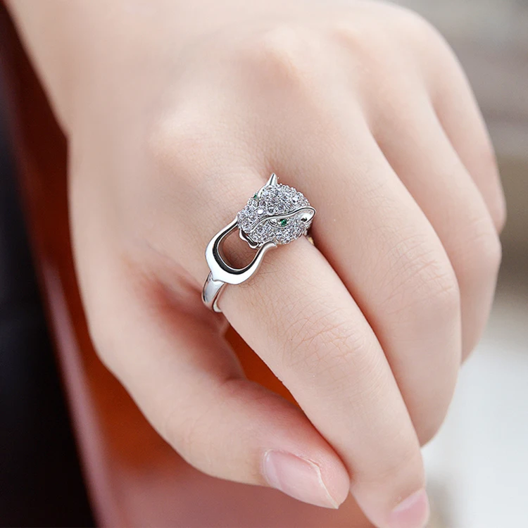 Top Quality New Fashion Mosaic AAA Zircon Crystal Silver Leopard Ring for Women Luxury Noble Jewelry
Top Quality New Fashion Mosaic AAA Zircon Crystal Silver Leopard Ring for Women Luxury Noble Jewelry