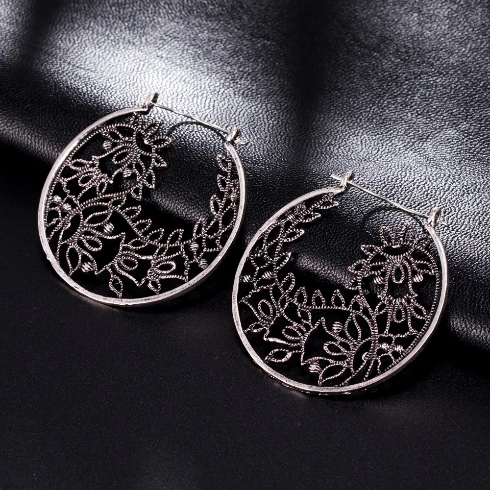KISSWIFE Fashion Bohemian Vintage Ethnic Tibetan Silver Long Big Hollow Round Drop Earring Carved Flowers Drop Earrings Women
KISSWIFE Fashion Bohemian Vintage Ethnic Tibetan Silver Long Big Hollow Round Drop Earring Carved Flowers Drop Earrings Women