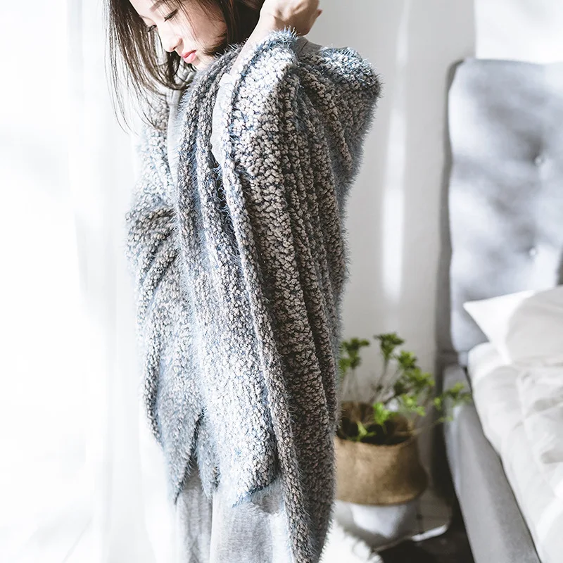 New Autumn and winter sofa cover blanket Soft Leisure blankets Woman shawl bed sheet Luxury Feather yarn throw Bathrobes
New Autumn and winter sofa cover blanket Soft Leisure blankets Woman shawl bed sheet Luxury Feather yarn throw Bathrobes