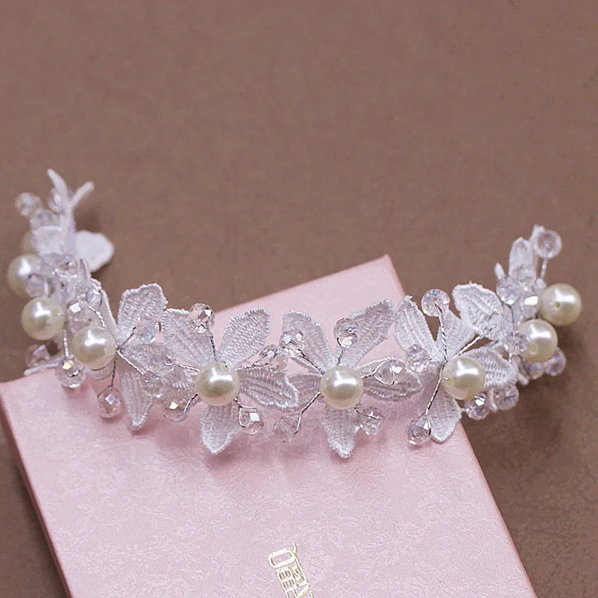 New 2016 Lace Pearl Bridal Tiara Handmade Wedding Headdress Hair Accessories soft Crown wholesale
New 2016 Lace Pearl Bridal Tiara Handmade Wedding Headdress Hair Accessories soft Crown wholesale