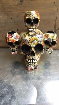 The original three resin handicraft decoration skeleton head holder statue clothing store American style statue
The original three resin handicraft decoration skeleton head holder statue clothing store American style statue