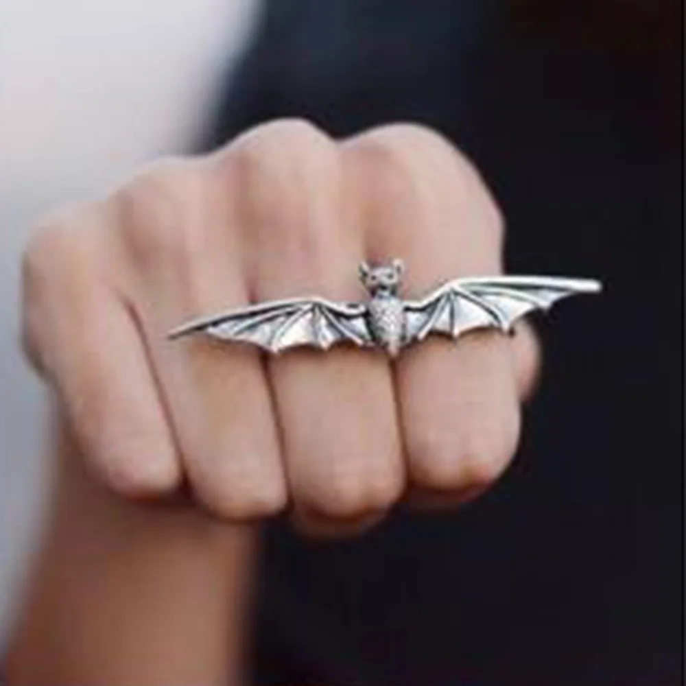 Fatpig Fashion Punk Style Bats Two Fingers Rings for Women Retro Bronze and Silver Color Alloy Personality Ring 2017
Fatpig Fashion Punk Style Bats Two Fingers Rings for Women Retro Bronze and Silver Color Alloy Personality Ring 2017