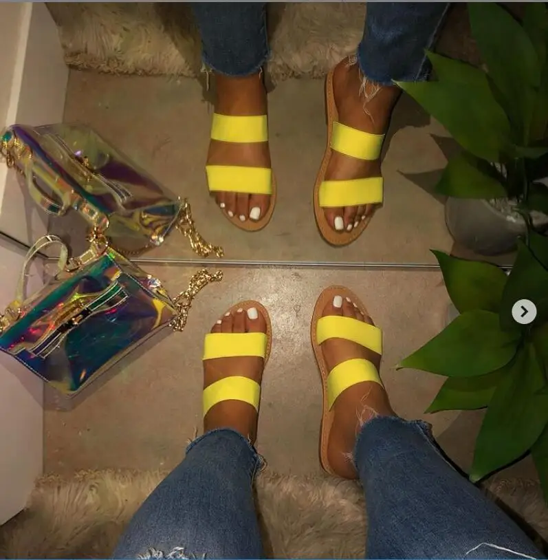 2019 Summer Flat Bottom Ladies Beach Shoes Slippers Outside Fashion Roman Style Retro Women Slides Plus Size 37-42
2019 Summer Flat Bottom Ladies Beach Shoes Slippers Outside Fashion Roman Style Retro Women Slides Plus Size 37-42