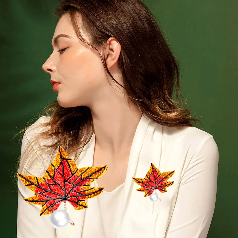 SINLEERY Lovely Red Green Rhinestone Maple Leaf Plant Brooches Pins Female Fashion Costume Jewelry Accessories XZ060 SSC
SINLEERY Lovely Red Green Rhinestone Maple Leaf Plant Brooches Pins Female Fashion Costume Jewelry Accessories XZ060 SSC