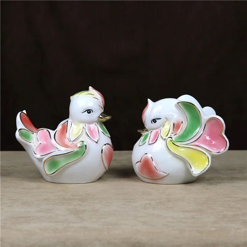 Traditional Chinese Style Porcelain Mandarin Duck Lovers Sculpture Decoration Handicraft Gift for Wedding and Valentine's Day
Traditional Chinese Style Porcelain Mandarin Duck Lovers Sculpture Decoration Handicraft Gift for Wedding and Valentine's Day