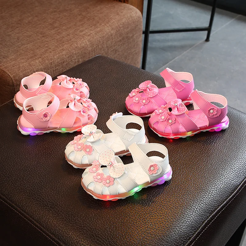 2018 New Soft Glowing Kids Sandals Shoes Boys Girls Baby Led Luminous Children Lighting Sandals Girls Flowers Sandals
2018 New Soft Glowing Kids Sandals Shoes Boys Girls Baby Led Luminous Children Lighting Sandals Girls Flowers Sandals