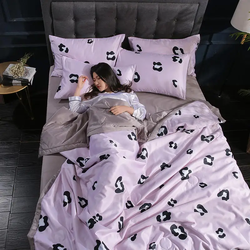Silk Summer Duvets Pink Leopard Pattern Cool Thin Quilt Comfortable Washed Home Textile Without Pillowcase
Silk Summer Duvets Pink Leopard Pattern Cool Thin Quilt Comfortable Washed Home Textile Without Pillowcase
