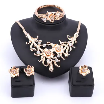 Fashion Dubai Luxury Rhinestone Bridal Necklace Earring Bangle Ring African Costume Gold Color Flower Jewelry Sets
Fashion Dubai Luxury Rhinestone Bridal Necklace Earring Bangle Ring African Costume Gold Color Flower Jewelry Sets