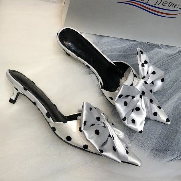 Butterfly-knot Silk Women Slippers Sexy Pointed Toe Rubber Outsole Gladiator Sandals Luxury Brand Fashion Party Wedding Heels
Butterfly-knot Silk Women Slippers Sexy Pointed Toe Rubber Outsole Gladiator Sandals Luxury Brand Fashion Party Wedding Heels