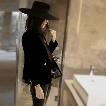 Autumn New Europe and America Slim Temperament Small suit Female Thin Leisure Suit Short jacket
Autumn New Europe and America Slim Temperament Small suit Female Thin Leisure Suit Short jacket