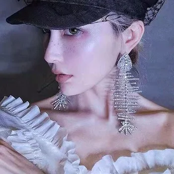 Fashion temperament fringe earrings Walking show exaggerated big fish bone contour earrings full long rhinestone 903
Fashion temperament fringe earrings Walking show exaggerated big fish bone contour earrings full long rhinestone 903