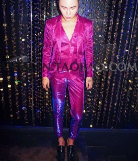 Man Fashion Illusion Rose Red Purple 3 pieces Slim Suits Stage Host Dress Costumes Nightclub DJ Male singer performance wear 
Man Fashion Illusion Rose Red Purple 3 pieces Slim Suits Stage Host Dress Costumes Nightclub DJ Male singer performance wear