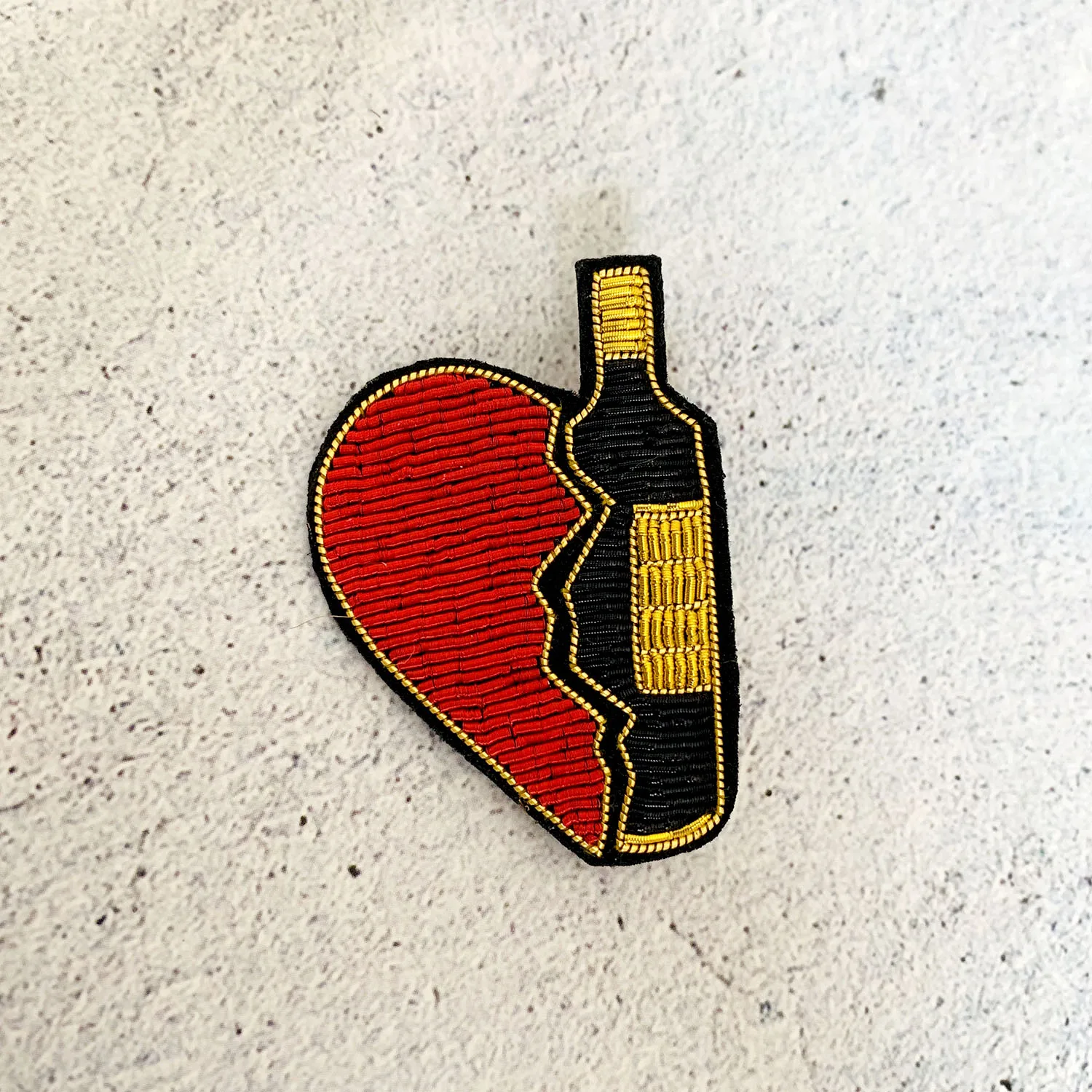 DIY New product 3D Hand embroidered badges heart /bottle Armband applique for Coat Trousers Bag Brooch
DIY New product 3D Hand embroidered badges heart /bottle Armband applique for Coat Trousers Bag Brooch
