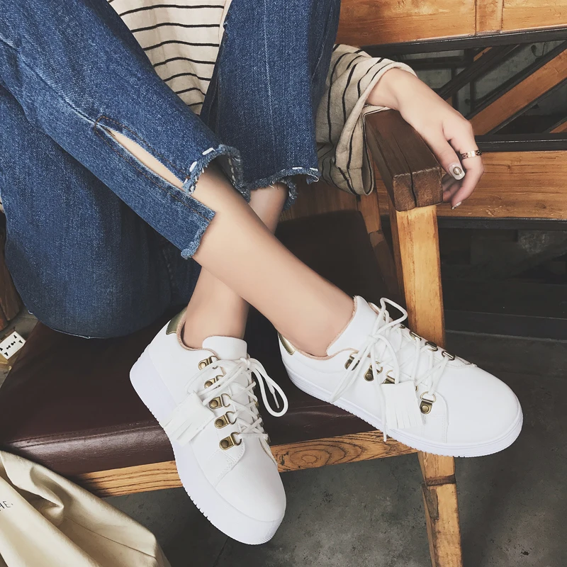 Teahoo White Warm Fur Women Sneakers Lace Up Casual Flat Shoes Women 2018 Fashion Ladies Short Plush Shoes Woman
Teahoo White Warm Fur Women Sneakers Lace Up Casual Flat Shoes Women 2018 Fashion Ladies Short Plush Shoes Woman