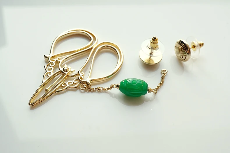 Free shipping Maywell star Original design small scissors dry green jadeite S925 silver needle plated gold asymmetrical earrings
Free shipping Maywell star Original design small scissors dry green jadeite S925 silver needle plated gold asymmetrical earrings