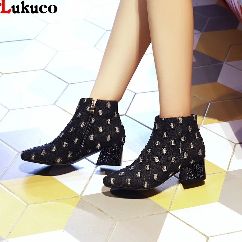 2019 New Arrival Women Fashion Boots Autumn Winter Shoes Large Size 34-48 Flock Leather Medium High Heel Ankle Boots Mujer Shoes
2019 New Arrival Women Fashion Boots Autumn Winter Shoes Large Size 34-48 Flock Leather Medium High Heel Ankle Boots Mujer Shoes