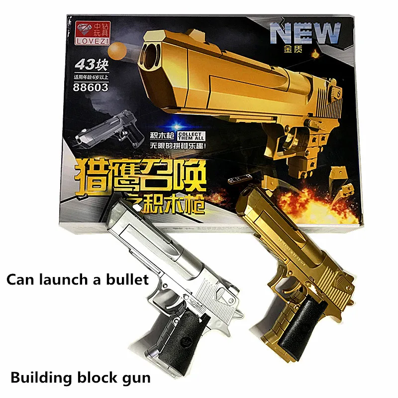 Фото Игрушечный пистолет из пластика золотистого/серебристого цвета модель военного