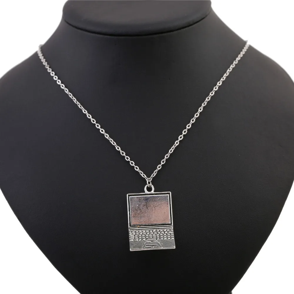 Retro Computer Hacker Item Necklaces Personality Sweater Chain Accessories Men and Women's Fashion Creative Jewelry Gifts
Retro Computer Hacker Item Necklaces Personality Sweater Chain Accessories Men and Women's Fashion Creative Jewelry Gifts