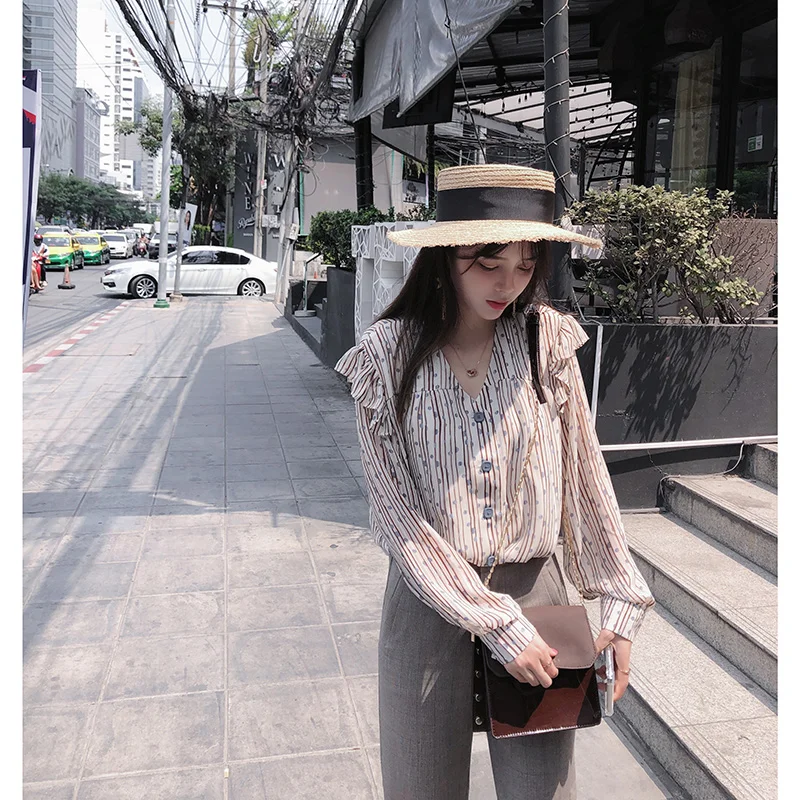 Mishow 2019 Women V Neck Korean Blouse Vintage Floral Long Sleeve Blouse Women Casual Chiffon Dot Tops MX19A4915
Mishow 2019 Women V Neck Korean Blouse Vintage Floral Long Sleeve Blouse Women Casual Chiffon Dot Tops MX19A4915