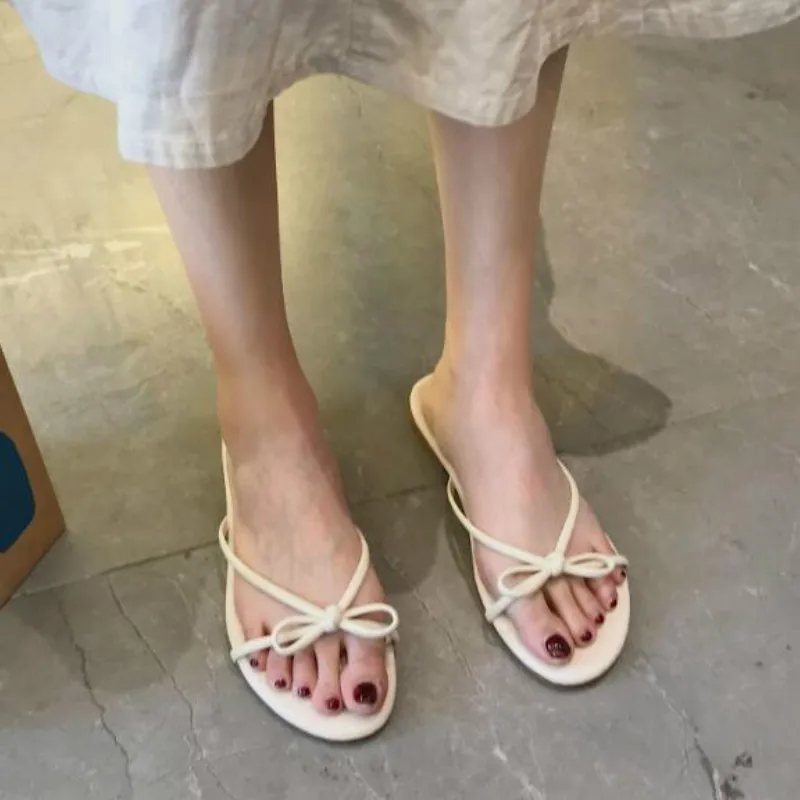 2019 Women Bowknot Flat Slippers Girls Flip Flops Summer Shoes woman Cool Beach soft bottom ladies slides size 35-39
2019 Women Bowknot Flat Slippers Girls Flip Flops Summer Shoes woman Cool Beach soft bottom ladies slides size 35-39