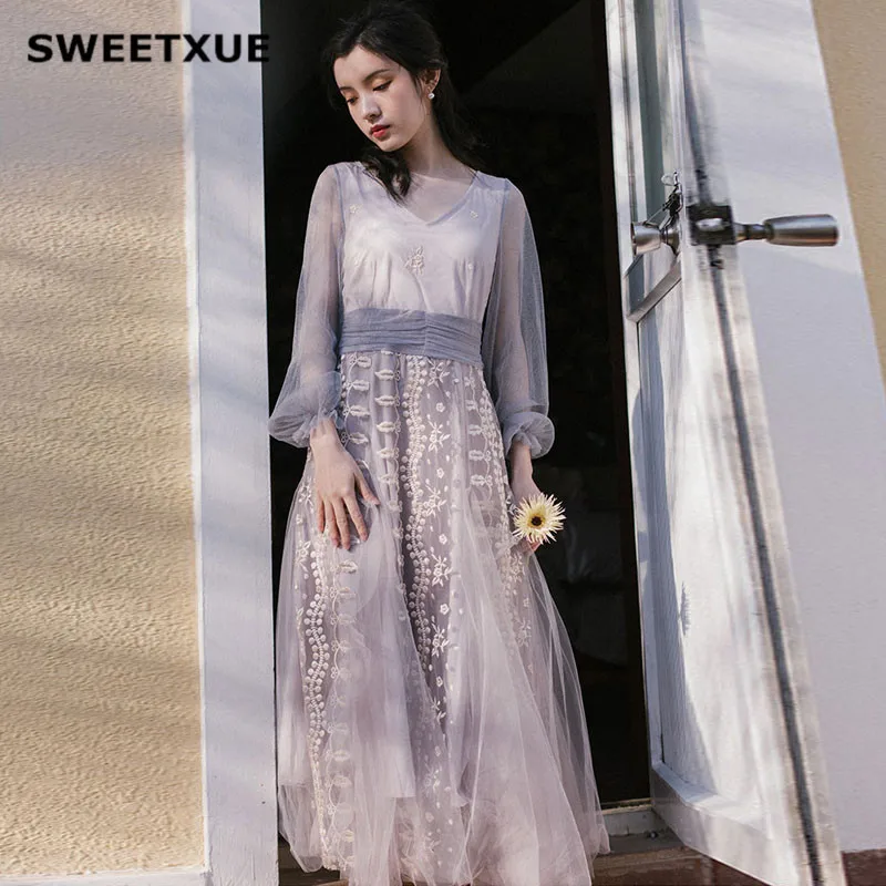 SWEETXUE Floral Embroidery Party Dresses Sweet Vintage V-Neck Long-Sleeved Mesh Stitching Women Lace Long Dress Vestidos
SWEETXUE Floral Embroidery Party Dresses Sweet Vintage V-Neck Long-Sleeved Mesh Stitching Women Lace Long Dress Vestidos