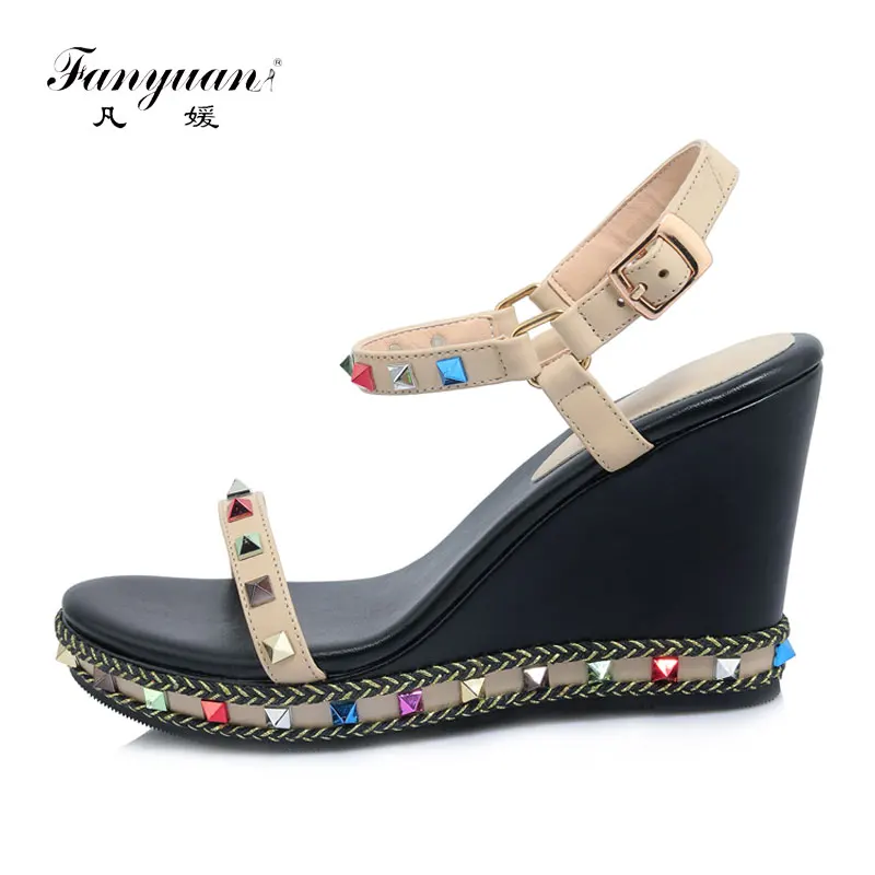 Fanyuan Wedge Sandals Summer Glitter Rivet Leather Gladiator Sandals Women Ethnic Casual Platform Sandals Heeled Shoes Woman
Fanyuan Wedge Sandals Summer Glitter Rivet Leather Gladiator Sandals Women Ethnic Casual Platform Sandals Heeled Shoes Woman