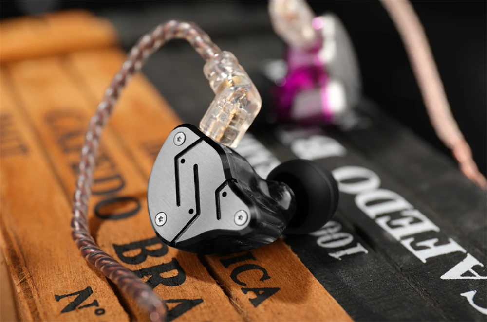 (3)