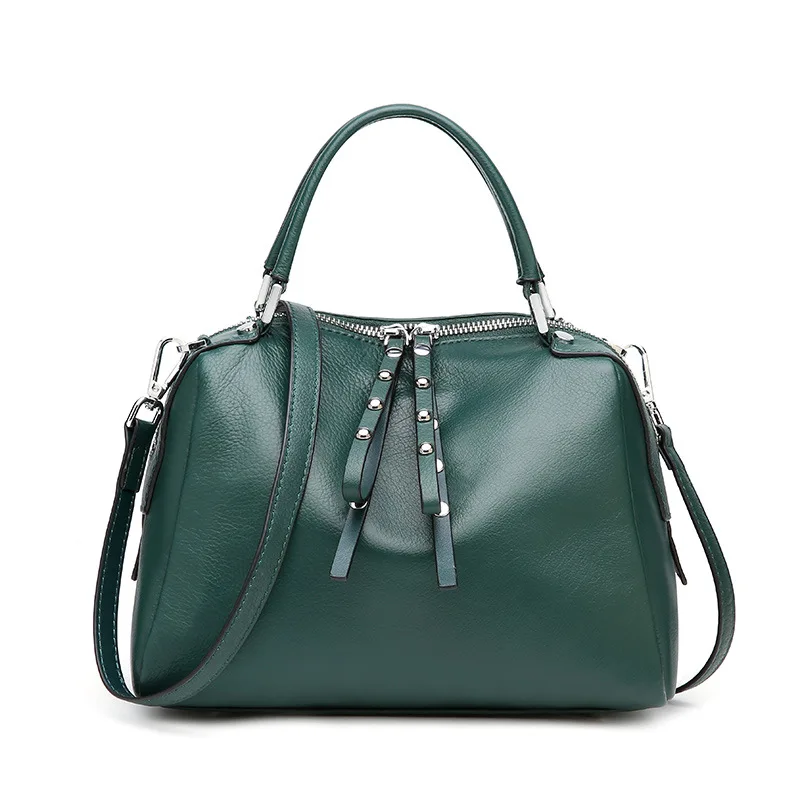 Women's new European and American fashion leather cross section rivet shoulder bag Leather casual soft leather Messenger bag
Women's new European and American fashion leather cross section rivet shoulder bag Leather casual soft leather Messenger bag