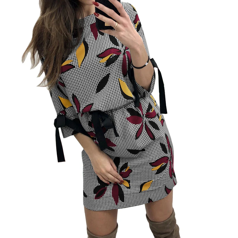 New 2019 Women Casual Floral Printed Dress Women Sweet Bow O-neck Mini Sundress Fashion Summer Party Dresses Beach Casual Dress
New 2019 Women Casual Floral Printed Dress Women Sweet Bow O-neck Mini Sundress Fashion Summer Party Dresses Beach Casual Dress