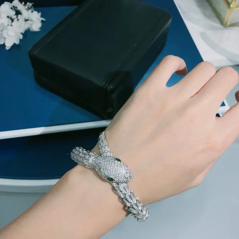 S925 sterling silver full of fine jewelry serpentine shaped dinner bracelets, luxury suits, fashion, parties,
S925 sterling silver full of fine jewelry serpentine shaped dinner bracelets, luxury suits, fashion, parties,
