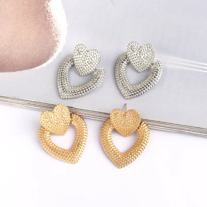 Women Personality Restore Ancient Ways Gold Little Love Hollow Out Alloy Earrings Fashion Jewelry
Women Personality Restore Ancient Ways Gold Little Love Hollow Out Alloy Earrings Fashion Jewelry