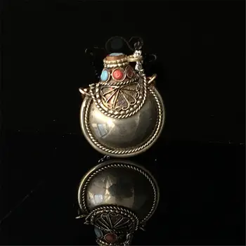 BYH018 Tibetan handicrafted Snuff Bottle White Metal Copper Lovely Small Snuff Bottle Pendant
BYH018 Tibetan handicrafted Snuff Bottle White Metal Copper Lovely Small Snuff Bottle Pendant