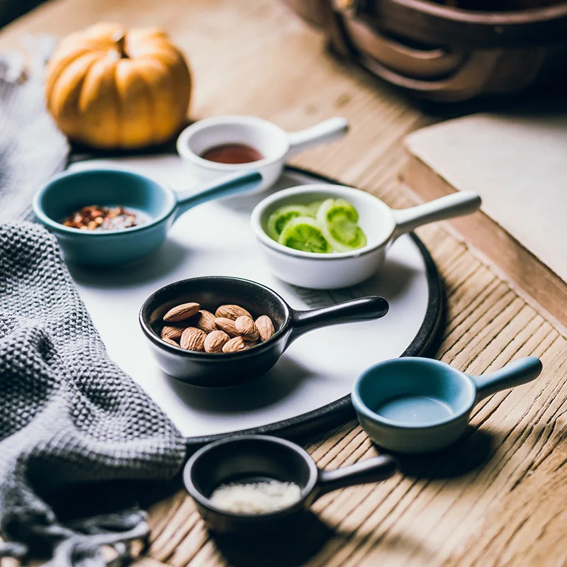 NIMITIME Japanese Style Ceramic Porcelain Cute Three Color Small Sauce Dish With Handle Solid Bowl Dinnerware
NIMITIME Japanese Style Ceramic Porcelain Cute Three Color Small Sauce Dish With Handle Solid Bowl Dinnerware