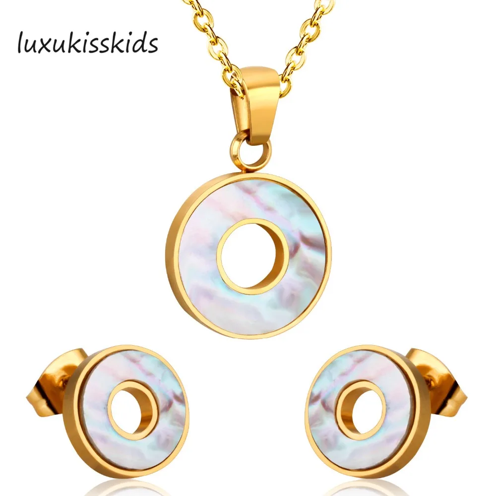 LUXUKISSKIDS New Hollow Out Round Shell Jewelry Sets For Women Fahion Necklace Earring Set Fashion Gift
LUXUKISSKIDS New Hollow Out Round Shell Jewelry Sets For Women Fahion Necklace Earring Set Fashion Gift