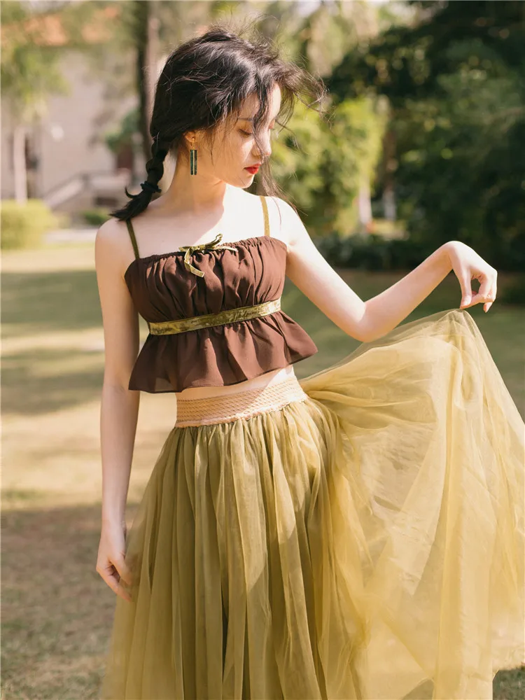 2019 new fashion women's two piece set summer harness strap vesy+ skirt France two-piece suit
2019 new fashion women's two piece set summer harness strap vesy+ skirt France two-piece suit