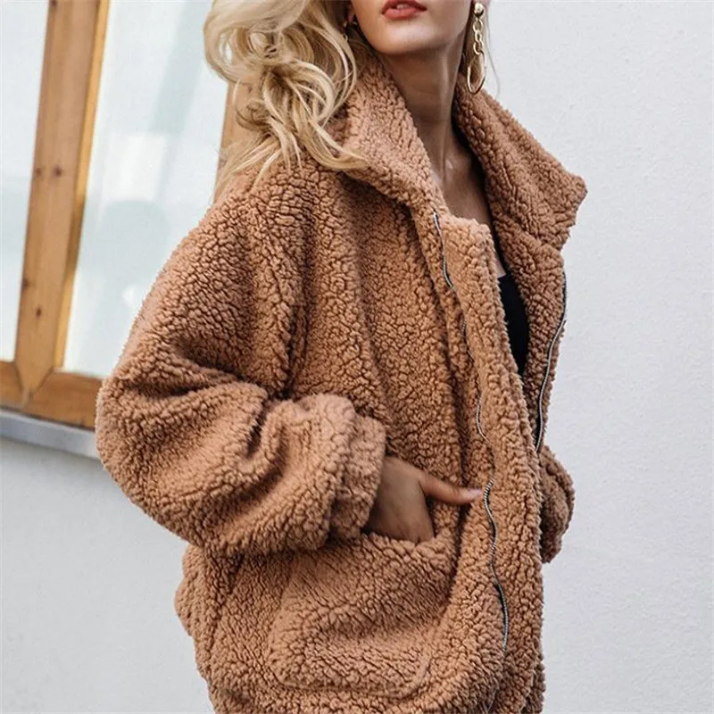 European and American Style Women's fur Coat Jackets Lapel Long-sleeved Solid Color Fur Zipper Coat Thick Warm Lambskin Coats
European and American Style Women's fur Coat Jackets Lapel Long-sleeved Solid Color Fur Zipper Coat Thick Warm Lambskin Coats