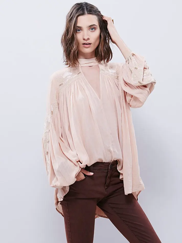 2019 Bohemian deep V collar women embroidery top shirts boho style fashion long blouses Lantern Sleeve fall Blouse hippie shirts
2019 Bohemian deep V collar women embroidery top shirts boho style fashion long blouses Lantern Sleeve fall Blouse hippie shirts