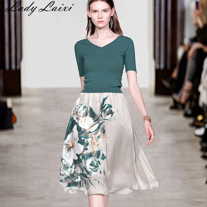 2019 Summer Women elegant knit sweater green slim pullovers Top + A-line floral print skirts suit female two piece set
2019 Summer Women elegant knit sweater green slim pullovers Top + A-line floral print skirts suit female two piece set