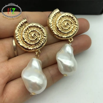 F.J4Z Hot Irregular Pearl Earrings Fashion Lindo Simulated Pearl Charm Alloy Conch Earrings Woman Wholesale pendientes mujer 
F.J4Z Hot Irregular Pearl Earrings Fashion Lindo Simulated Pearl Charm Alloy Conch Earrings Woman Wholesale pendientes mujer