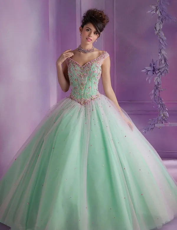 New Green 2018 Quinceanera Dresses For 16 15 Years V Neck Ball Gown Prom Dress Luxury Beaded Bodice vestido de festa longo
New Green 2018 Quinceanera Dresses For 16 15 Years V Neck Ball Gown Prom Dress Luxury Beaded Bodice vestido de festa longo