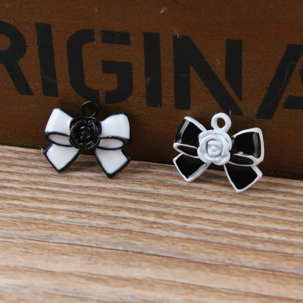 Hot DIY 4 pcs/Iot Fashion Charms Gifts Black White Bow Alloy Pendant Making Hair Bracelet Necklace Jewelry Accessories 2018 New
Hot DIY 4 pcs/Iot Fashion Charms Gifts Black White Bow Alloy Pendant Making Hair Bracelet Necklace Jewelry Accessories 2018 New