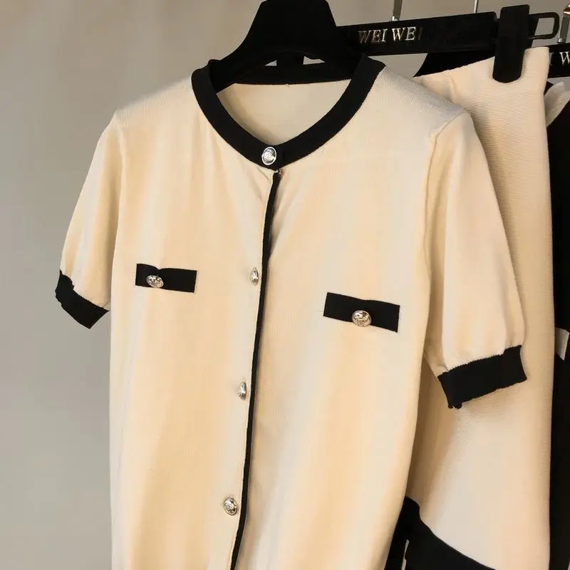Women Knitted Pleated Skirts Suits Color Patchwork Single Breasted Cardigan Tops+Elastic High Waist Ruched Knitting Mini Skirts
Women Knitted Pleated Skirts Suits Color Patchwork Single Breasted Cardigan Tops+Elastic High Waist Ruched Knitting Mini Skirts