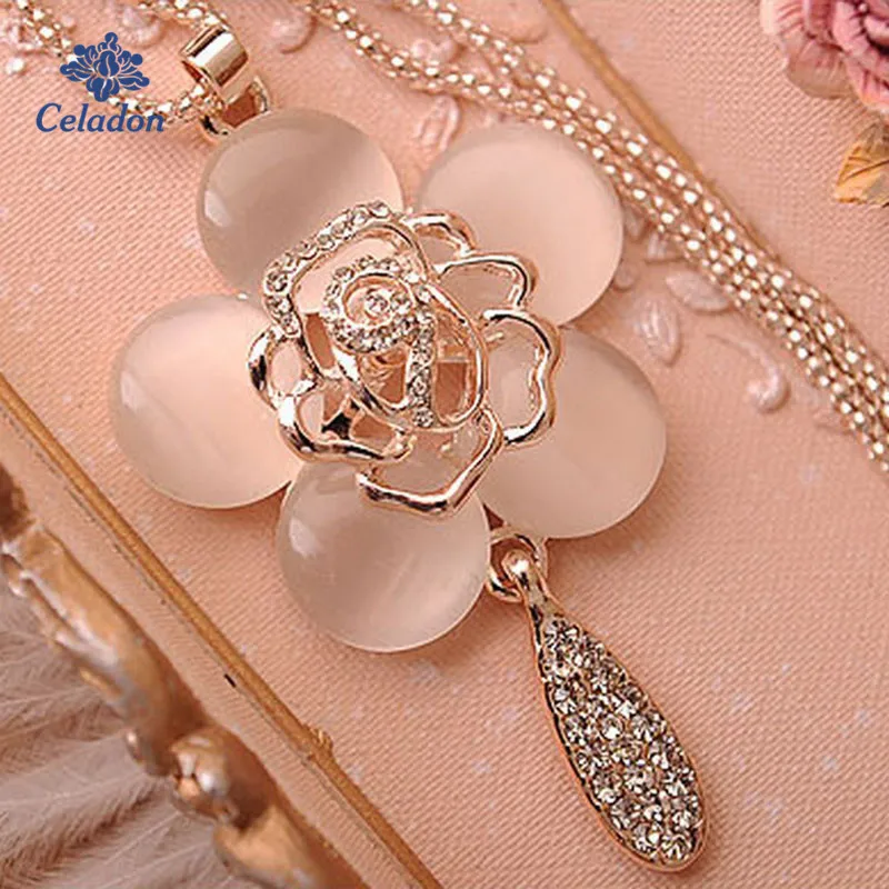 1pcs/bag Beautiful Long Chain Cat Eyes Stone Rose Inlay Crystal Flower Pendant Sweater Chain Necklace Accessories
1pcs/bag Beautiful Long Chain Cat Eyes Stone Rose Inlay Crystal Flower Pendant Sweater Chain Necklace Accessories