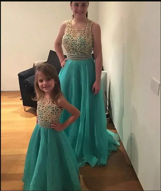 2019 Cheap Fashion Mother And Daughter Prom Dresses Scoop Neck Beaded Top Tulle Sweep Train Evening Gowns Custom Made
2019 Cheap Fashion Mother And Daughter Prom Dresses Scoop Neck Beaded Top Tulle Sweep Train Evening Gowns Custom Made