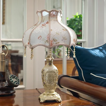 poem European style of the ancient cloth resin table lamp American living room bedroom bedside lamp decoration room
poem European style of the ancient cloth resin table lamp American living room bedroom bedside lamp decoration room