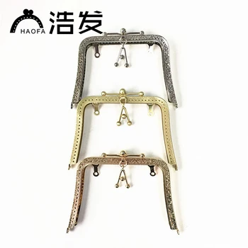 16.5cm silver golden bronze women flat long end metal purse frame clasp knurling edge carved pattern with hanging deco 5pcs/lot
16.5cm silver golden bronze women flat long end metal purse frame clasp knurling edge carved pattern with hanging deco 5pcs/lot